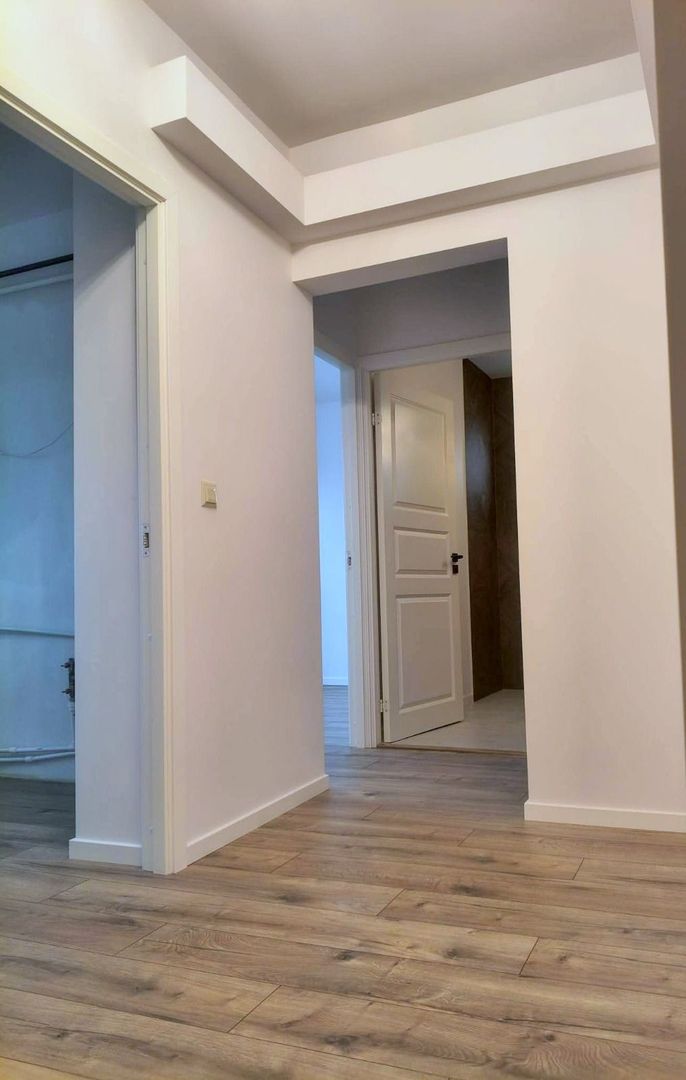 De vanzare apartament cu 2 camere, port, parter, 75.000 euro - Poză 5