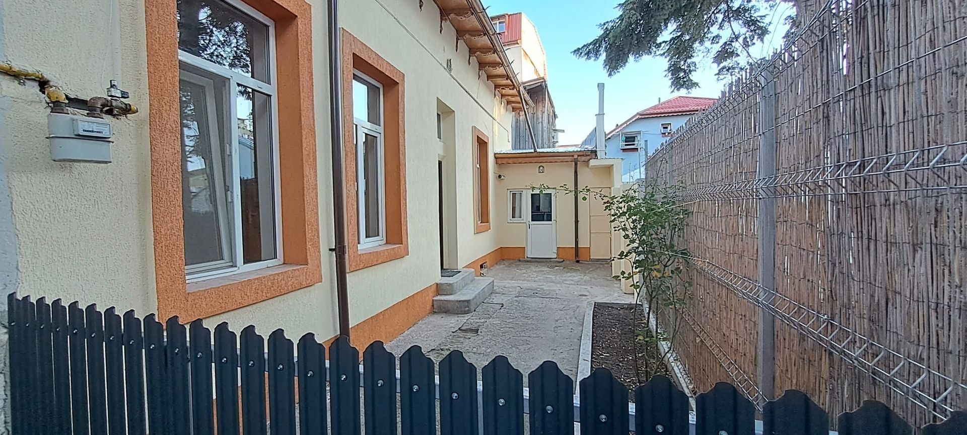 Bd Dimitrie Cantemir, 350 m metrou Tineretului, casa 2 camere + curte - Poză 1