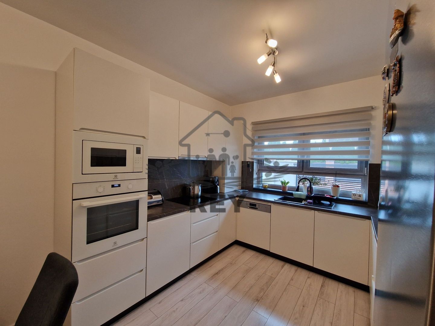 Casă modernă de vânzare în Șelimbăr la mai puțin de 7 min de Sibiu - Poză 3