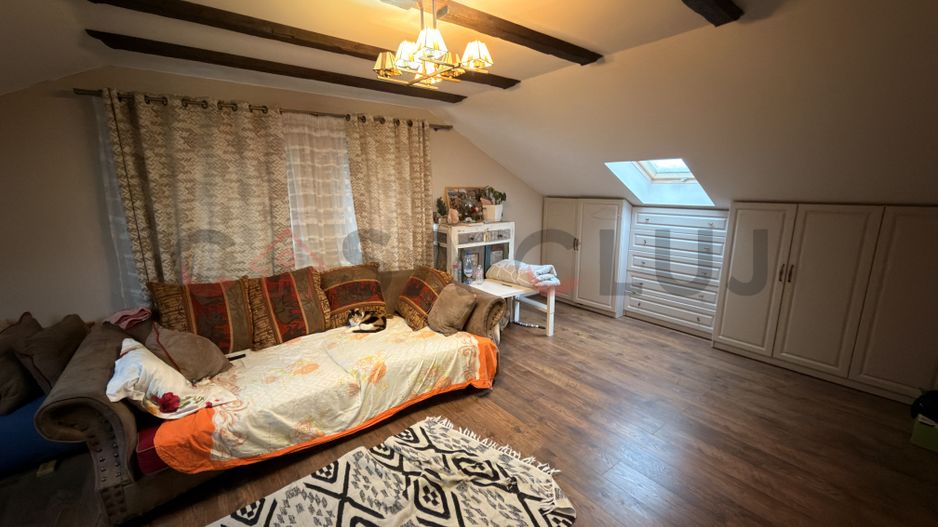 Apartament tip penthouse cu terasa si acces la curte - Poză 10