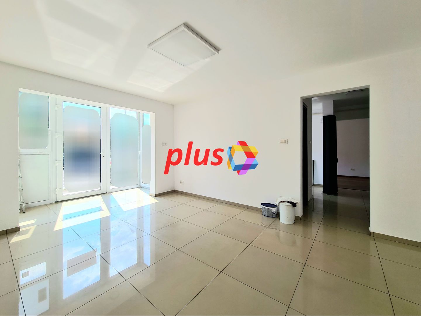 Spatiu comercial cu vad de închiriat Brasov - 106 mp  # plus-imo.ro - Poză 1