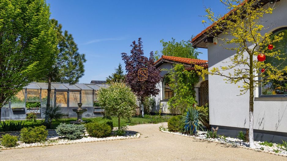 Resedinta spectaculoasa  – Vila exclusivista deschidere directa la lac - Poză 37