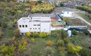Baza de tenis si constructie moderna - Poză 29