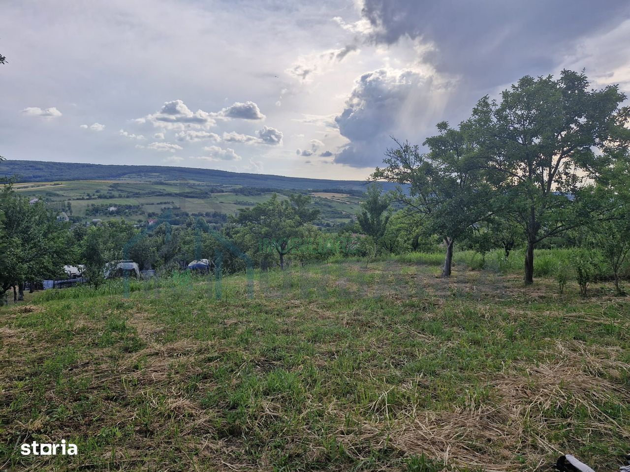 Teren Chicerea – 740 mp lângă școală, priveliste superba - Poză 1