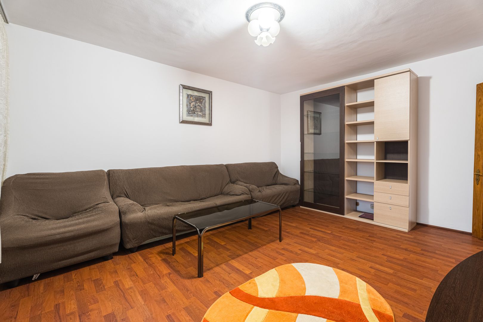 4 camere cu boiler, 13 Septembrie - Poză 1