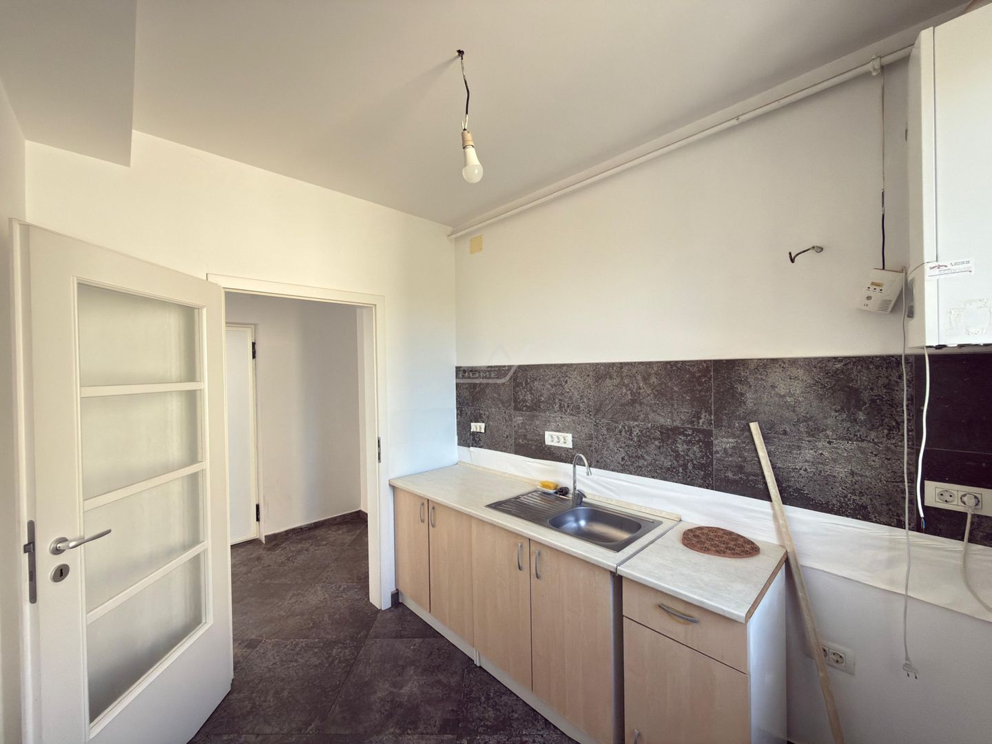 Locatie excelenta! Etaj 1. Decomandat. Loc de parcare. - Poză 4