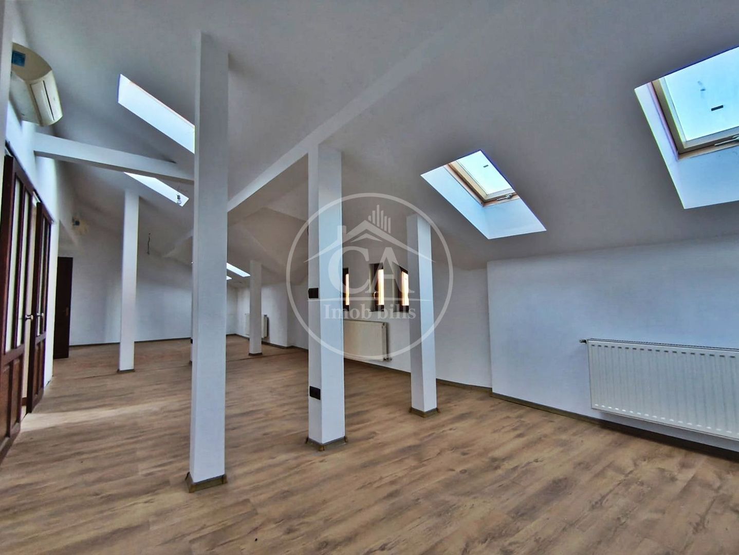Casa de închiriat cu 6 camere în zona Centrala,  Oradea - Poză 1