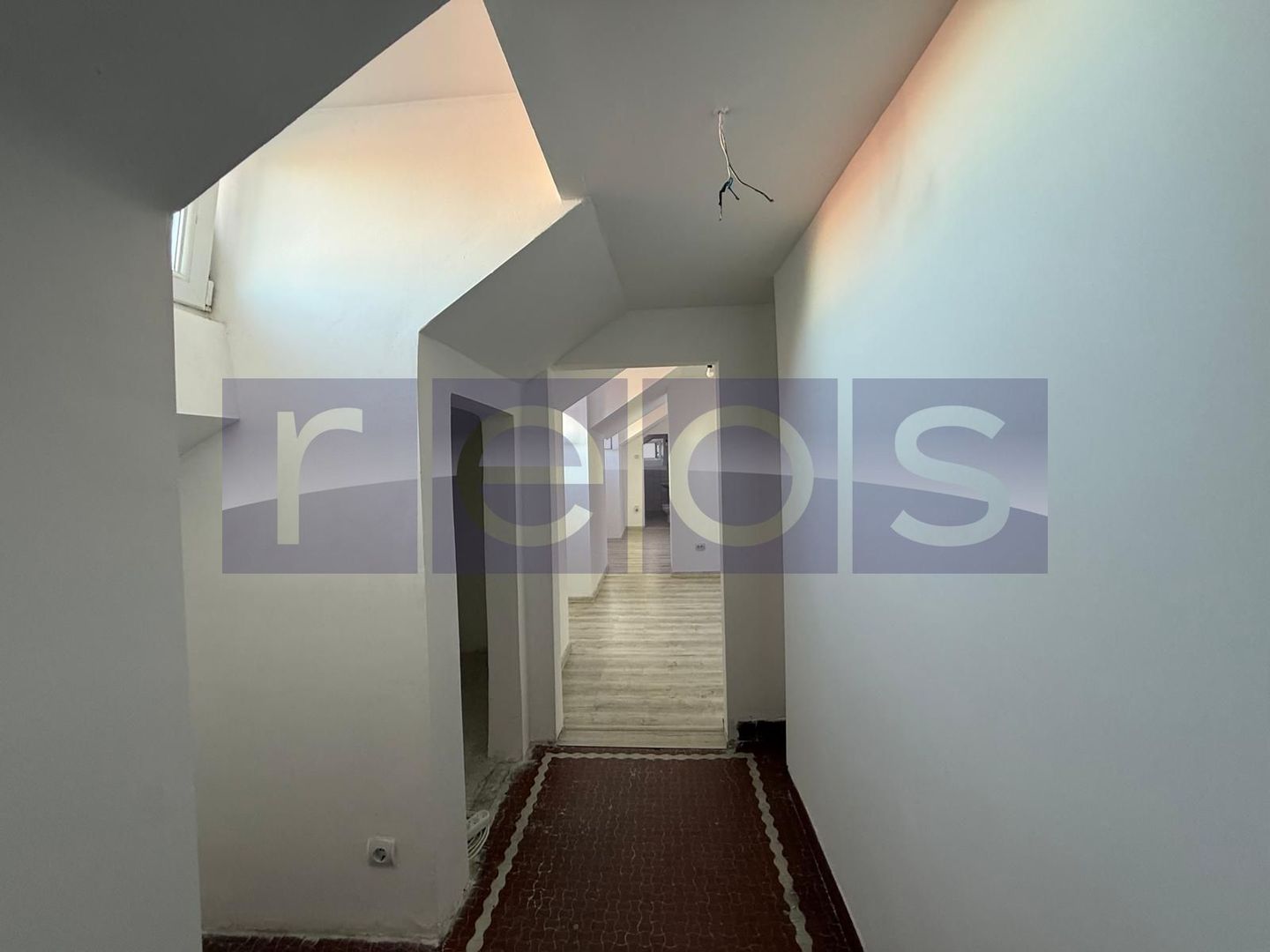 VANZARE 2 CAMERE | MANSARDA | 40 MP | NOU RENOVAT | LOC PARCARE | - Poză 4