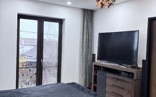 Vila deosebita cu piscina interioară - Poză 11