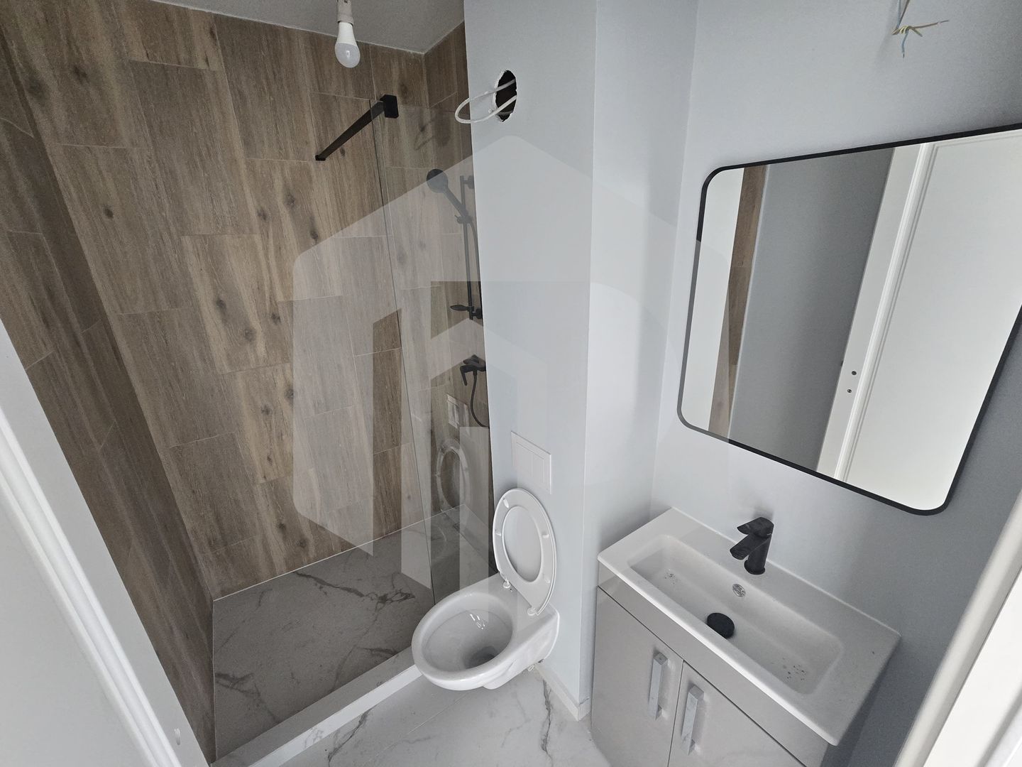 Garsoniere si apartamente la cheie Zona Lazaret - Poză 4