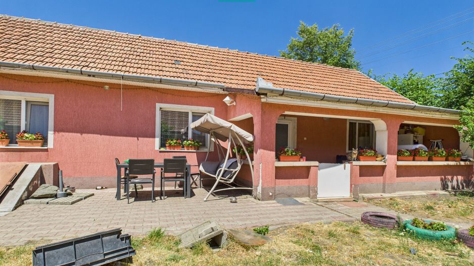 Casă cu 2 corpuri independente în Aradul Nou - Poză 1