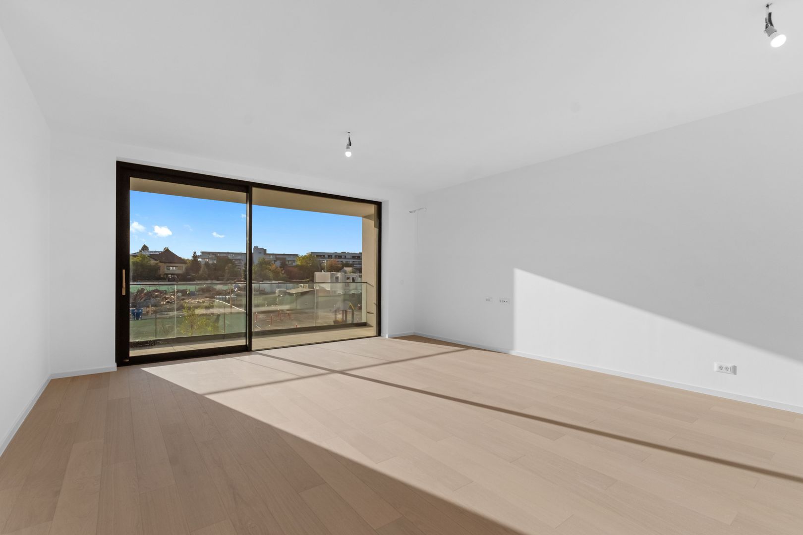 Apartament 4 camere - 112 mp - comision zero - 249000 Euro+tva - Poză 2