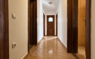 Apartament cu 3 camere, 2 băi și loc de parcare în curte – Turnișor - Poză 11