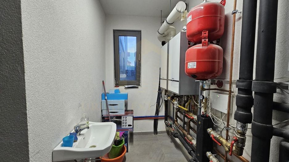 Vanzare  cladire cu 2 apartamente,  600 mp, garaje subterane, Andrei Muresanu - Poză 29