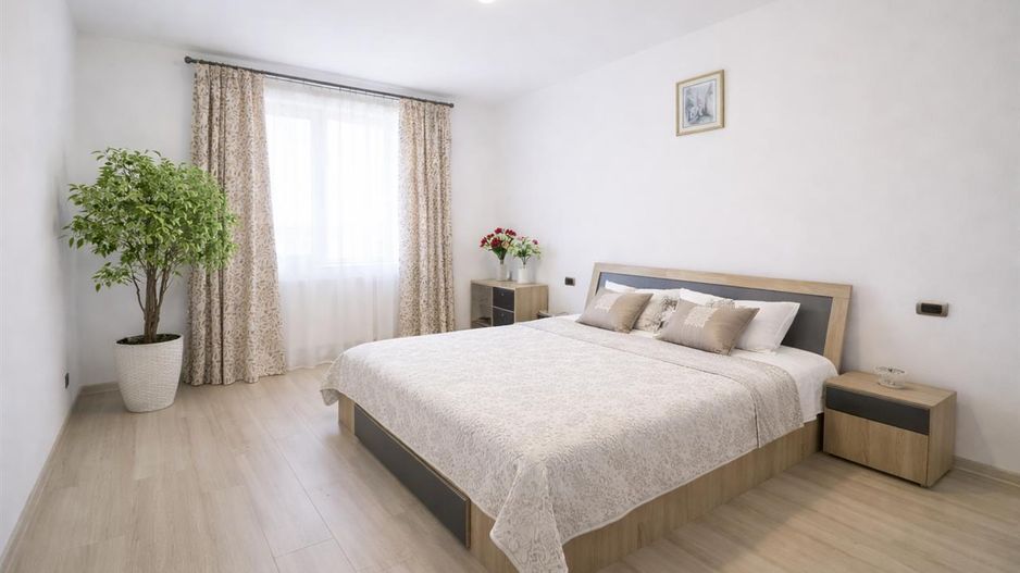 Premium Clasa A, 75mp, luminos, mobilat, echipat, ca nou, panorama, Tractorul, B - Poză 3