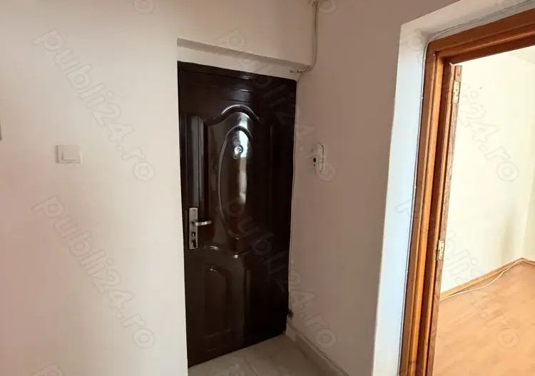 Apartament decomandat, 2 camere, etaj 6/8 – Micro 21, - Poză 1