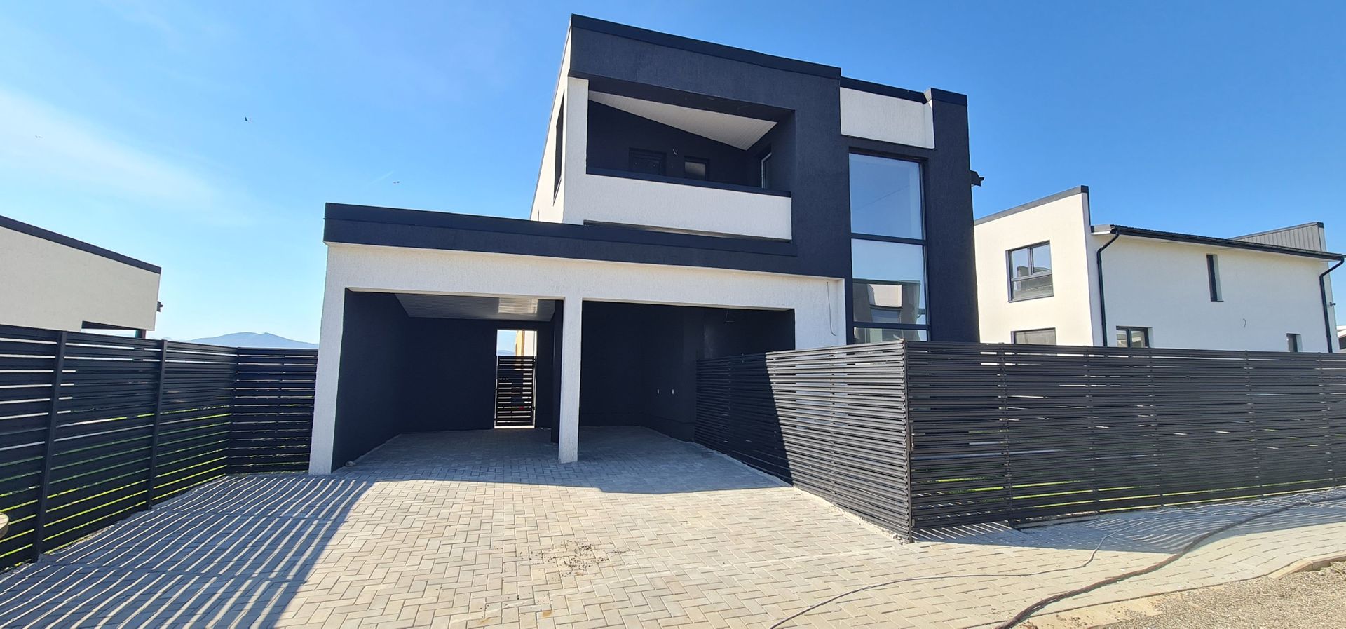 Casa individuala 4 camere 3 bai garaj Cartier Izvor Tarlungeni Brasov - Poză 1