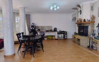 Vilă elegantă cu design luxos și grădină superb amenajată în Șag - Poză 8
