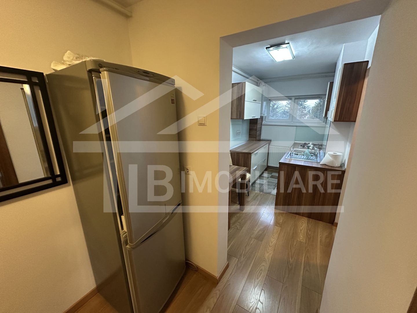 Apartament de 2 camere, decomandat, 55mp , Zona UMFST - Poză 3