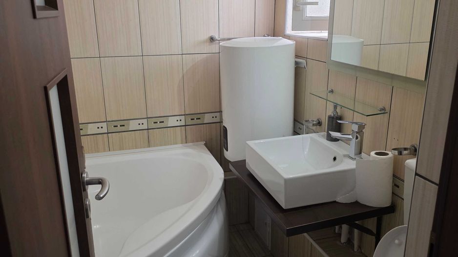 apartament 3 camere de vanzare - Poză 5