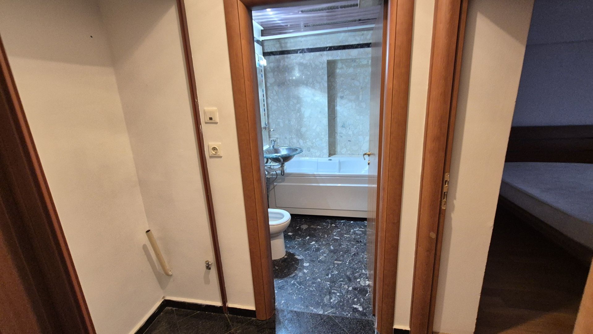 Apartament cu 3 camere, bloc 1990 - bd. Decebal piata Alba Iulia - Poză 9