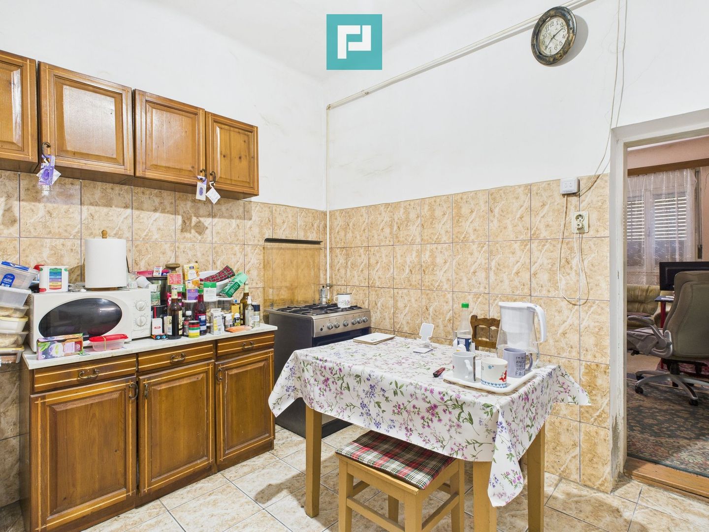 Casă cu 8 camere de renovat în Pârneava - Poză 13