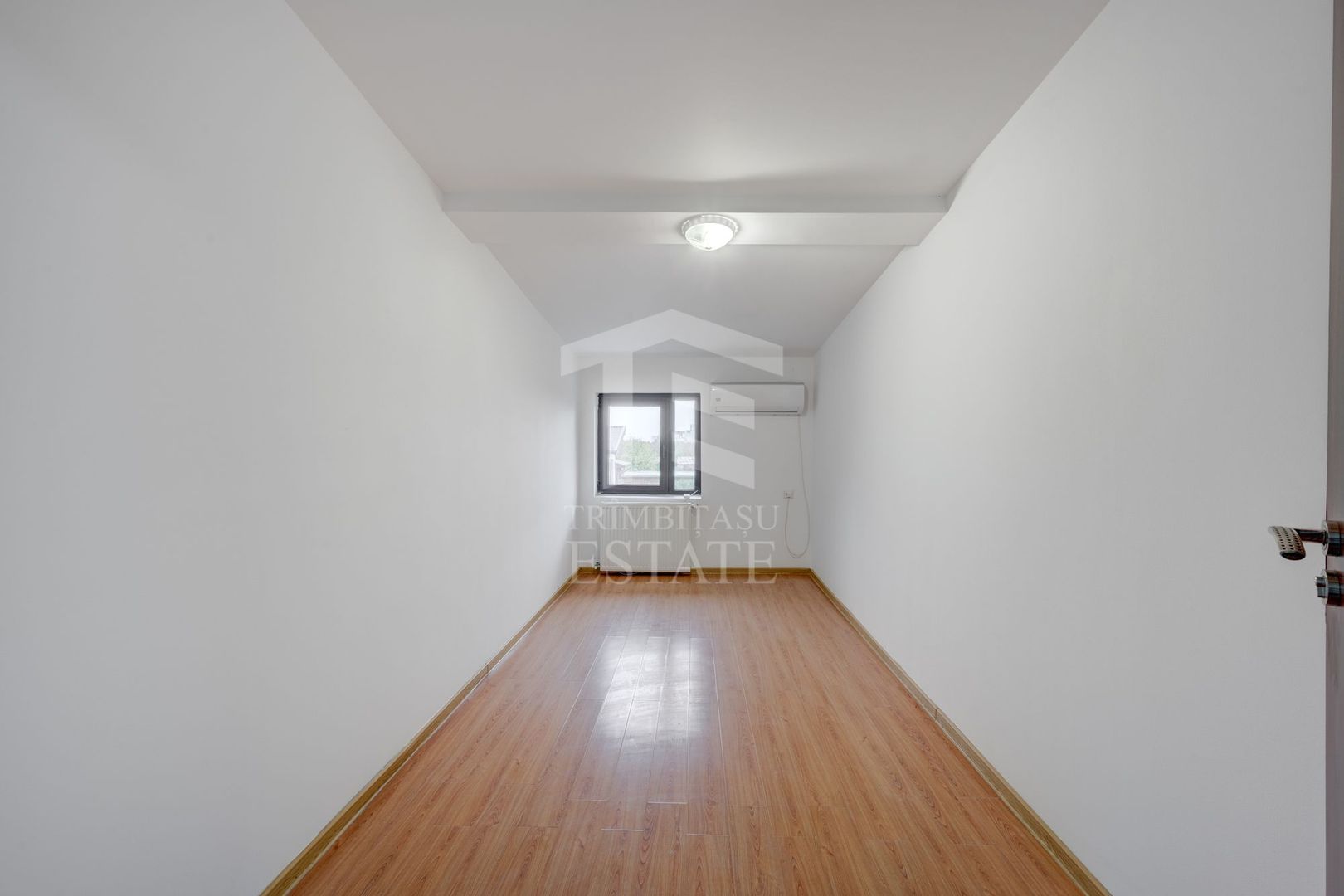 Casa Timpuri Noi 2010 P+1+M 220M - Poză 18