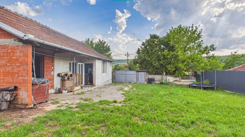 Casă cu 1.874 mp teren în Hidișelu de Sus - Poză 2