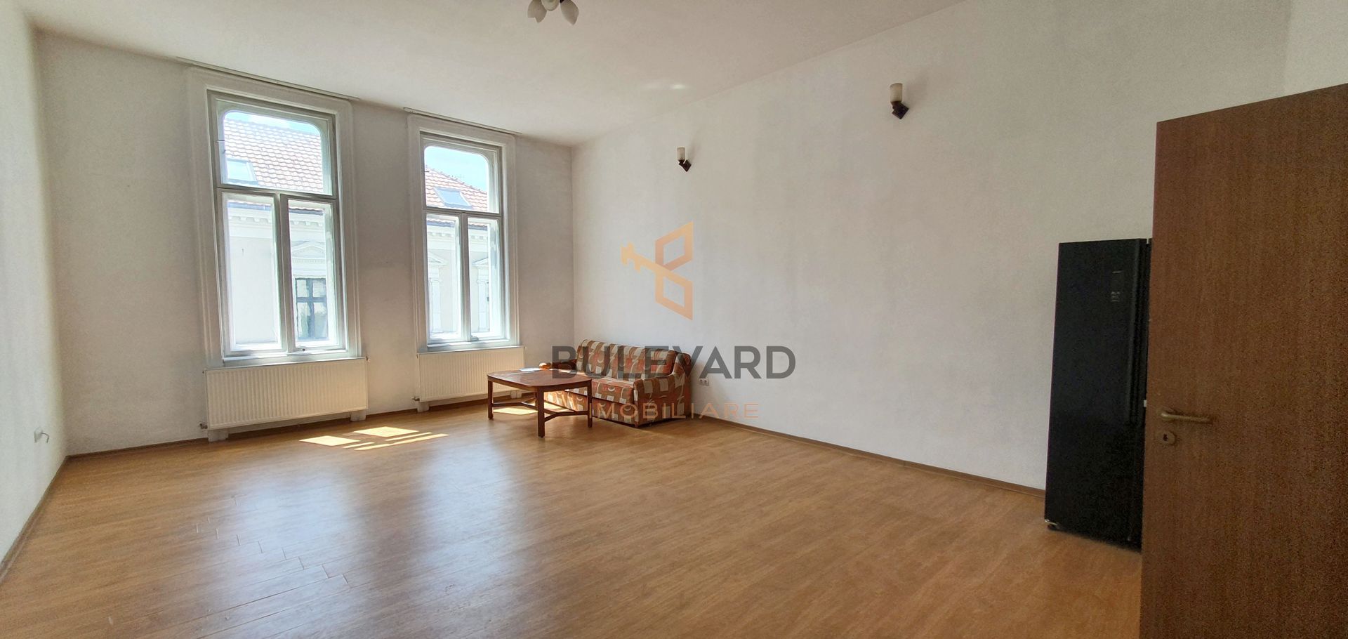 Apartament cu 3 camere, zona Centrala! - Poză 1