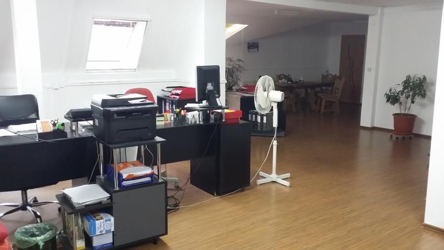 Vand apartament tip mansarda pe Ady Endre 2 camere living mare bucatarie si baie - Poză 1