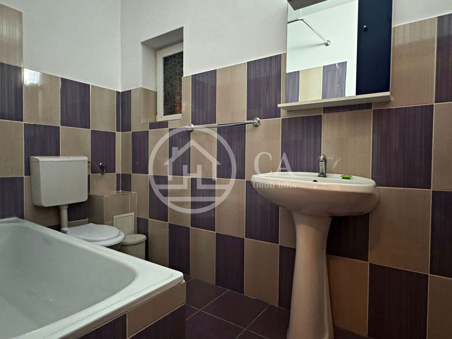 Casă de închiriat cu 4 camere în Cartierul Europa, Oradea - Poză 12