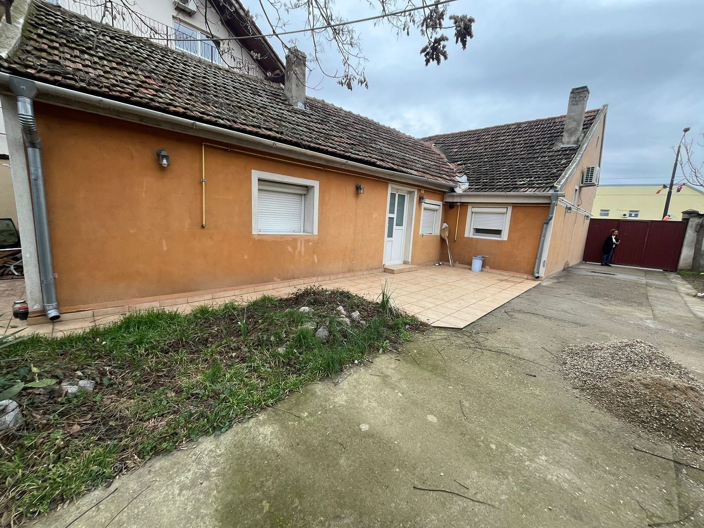 Casă cu 2 spații comerciale la stradă zona Decebal, Oradea - Poză 4