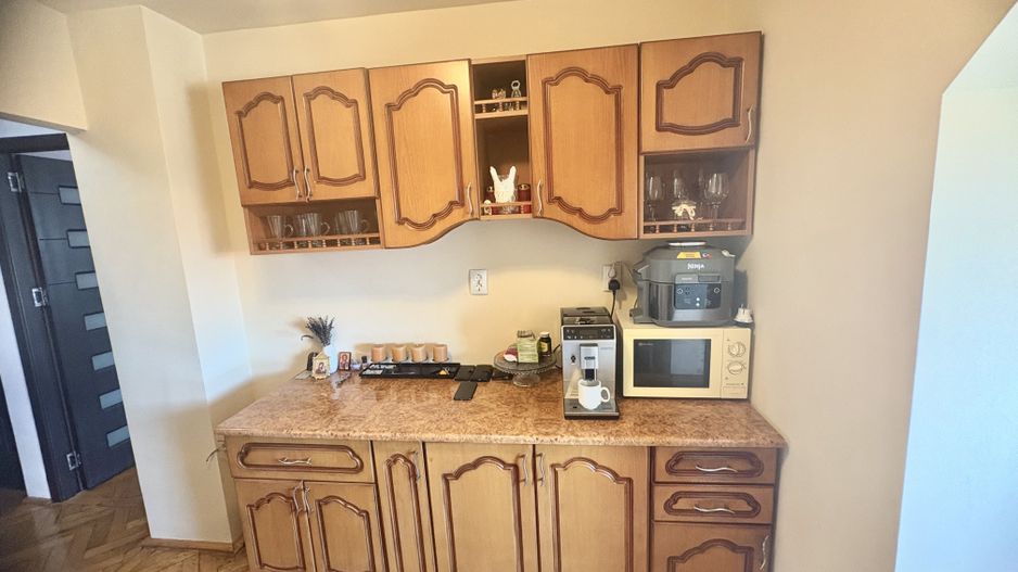Apartament cu trei camere de vânzare, renovat complet, central - Poză 7