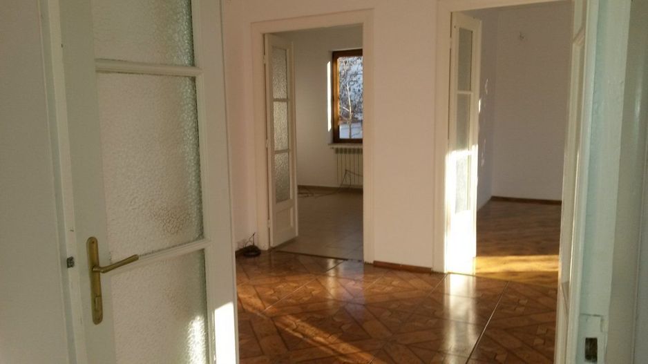 Aviatiei, inchiriere casa la curte - Poză 4