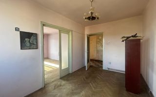 Apartament spatios, cu 4 camere in zona centrala - Poză 7