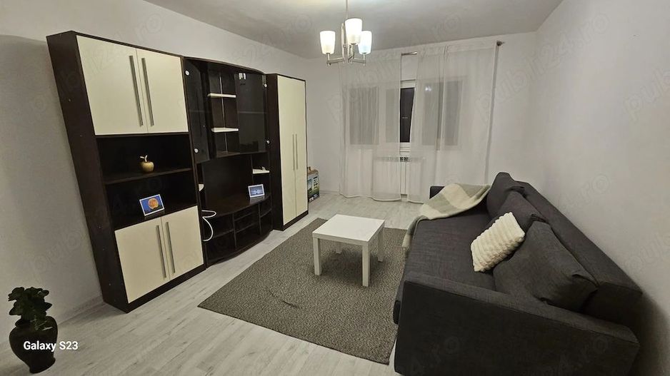De inchiriat apartament 2 camere, Piața Centrală, et. 4, renovat, 450 eur - Poză 1