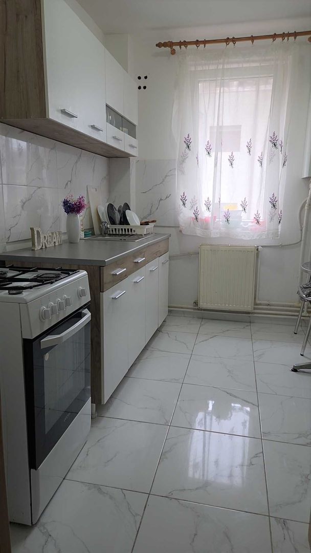 Vand apartament 2 camere zona centrala - Poză 2