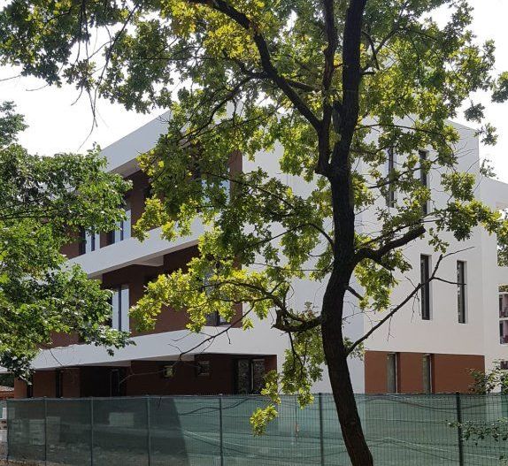 Pensiune deosebită de vânzare în Neptun – la doar 5 minute de plajă! - Poză 2