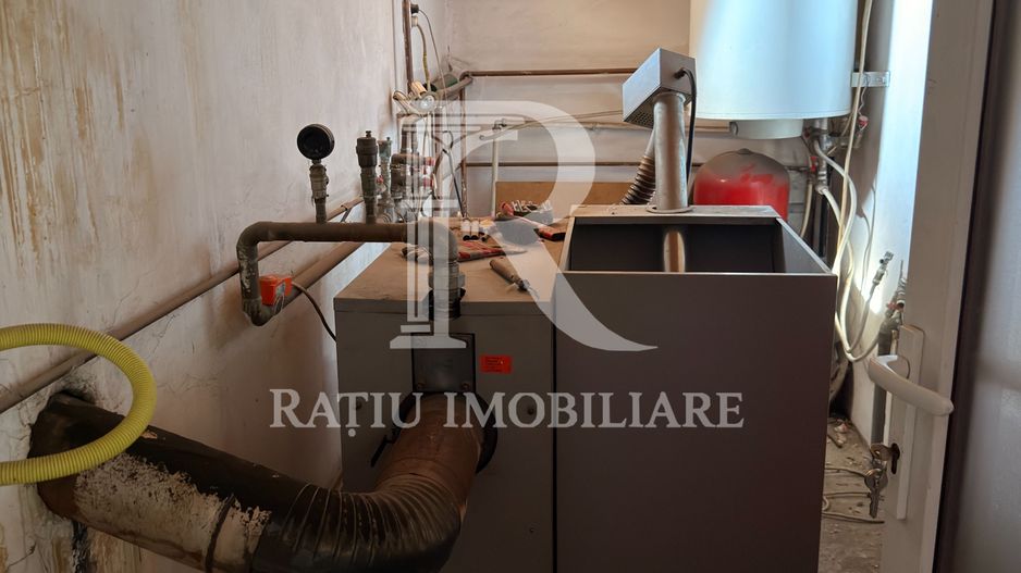 Casă cu spațiu comercial | Curte | Garaj | Parcare | Nojorid - Poză 23