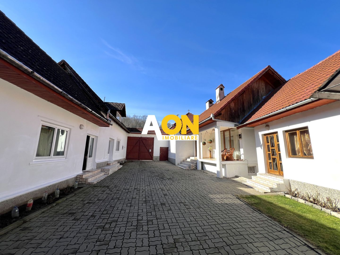 Casa de vanzare pretabila 2 familii, garaj, livada, comuna Pianu - Poză 11