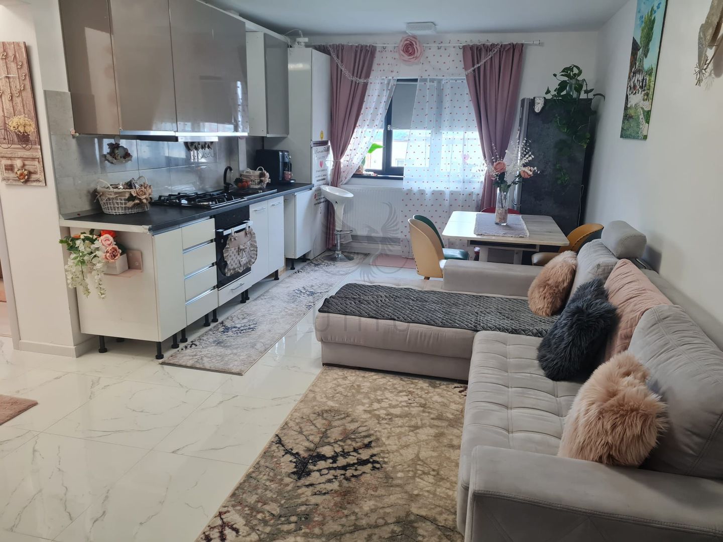 Apartament bloc nou Cornitoiu, 2 camere, utilat si mobilat ultramodern - Poză 2