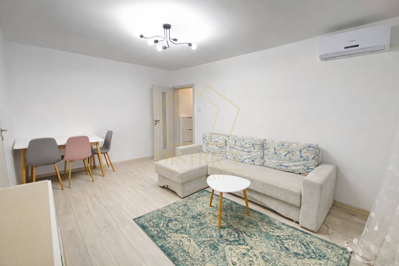Apartament superb cu 2 camere | Spitalul Judetean - Poză 1