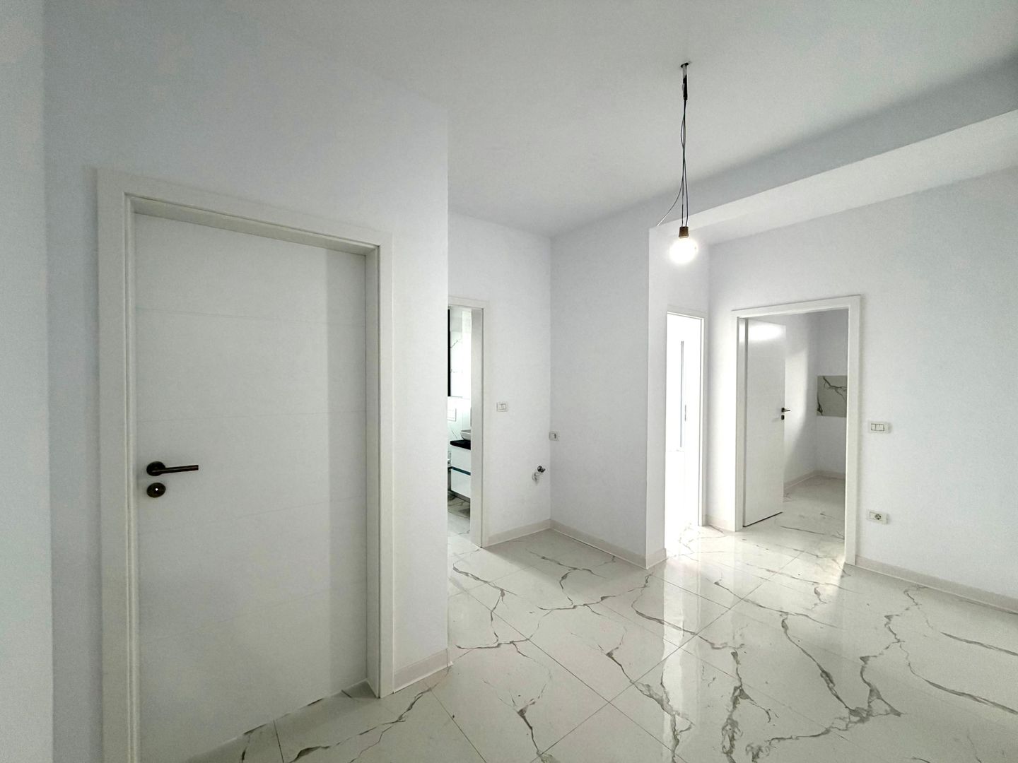 Apartament cu 3 camere  - 1850e/mp - Zona Hotel IQ - Giroc - Poză 3