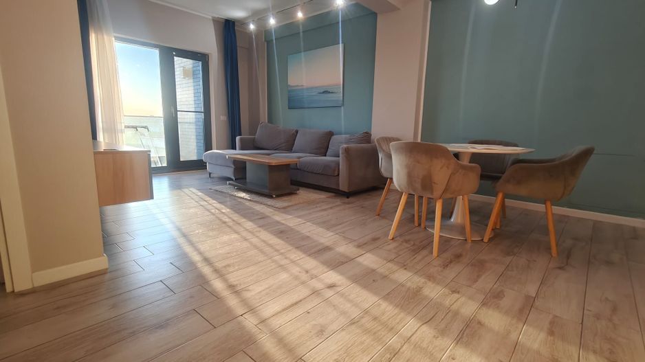 DE VÂNZARE — 3 CAMERE, B-DUL MAMAIA, DELFINARIU, VEDERE LAC - Poză 2