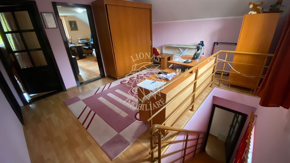 Casa 210 mp-garaj-curte amenajata-panouri solare-Ghinda - Poză 6