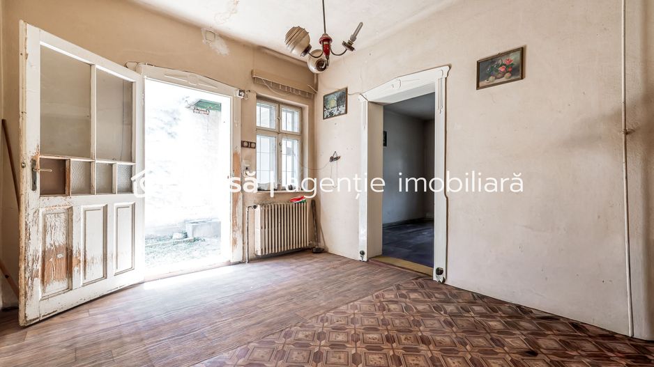 Casă solidă din cărămidă cu potențial EXCEPȚIONAL pe Calea Timișorii - Poză 4
