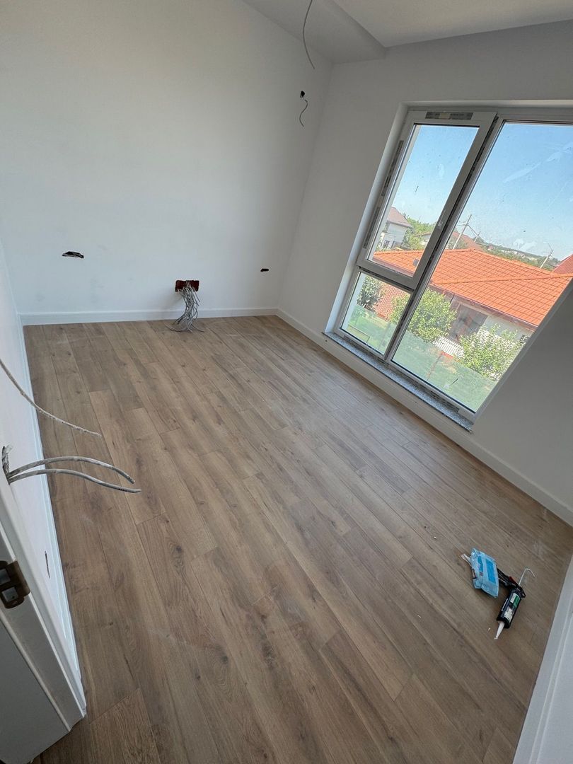 Vile Tunari, zona BUNA, Toate Utilitatile, curte 350m2 - Poză 10