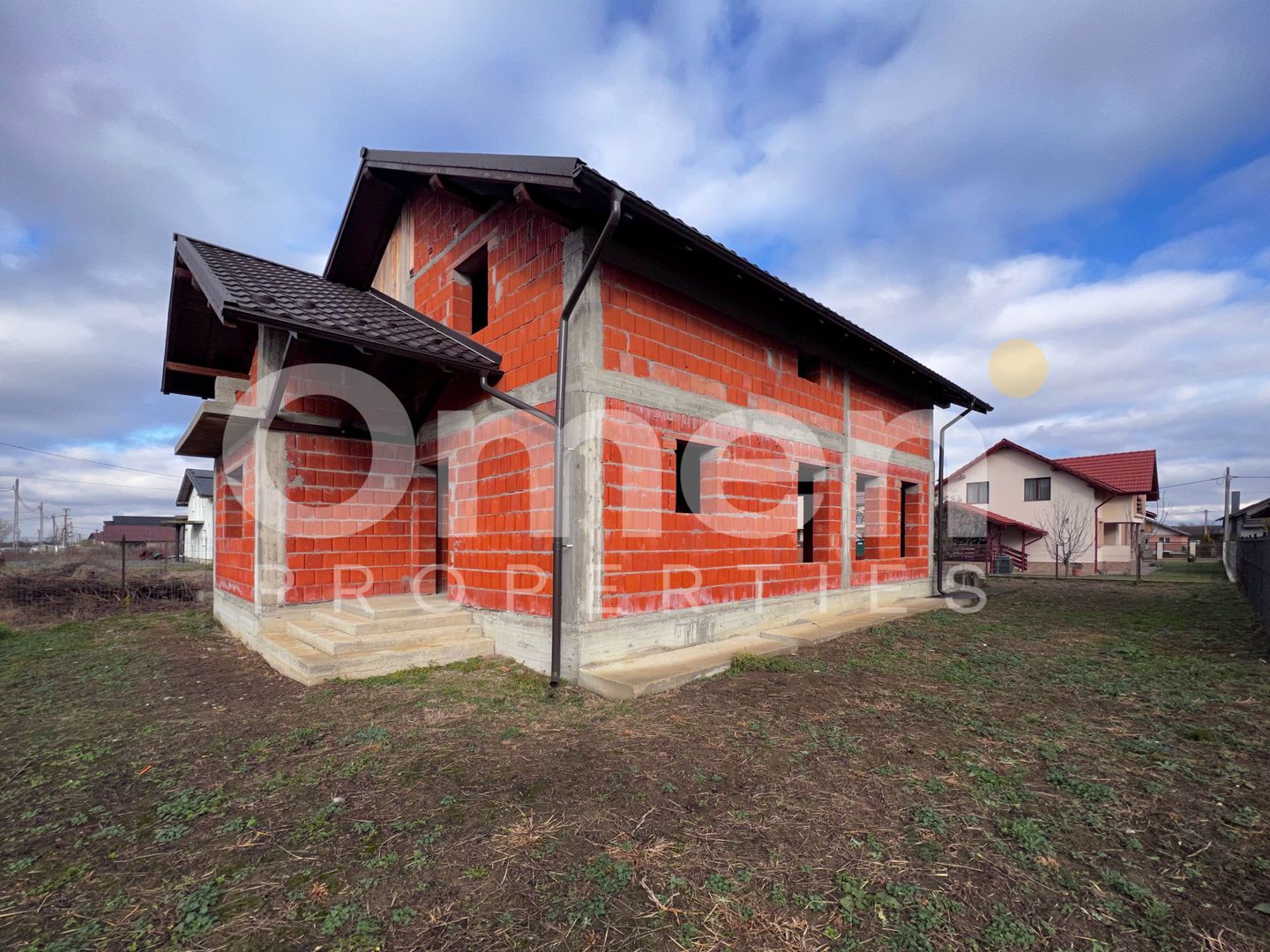 Casa P+M la rosu | 204 mp | 5 ari teren | compartimentare excelenta | Satulung. - Poză 2