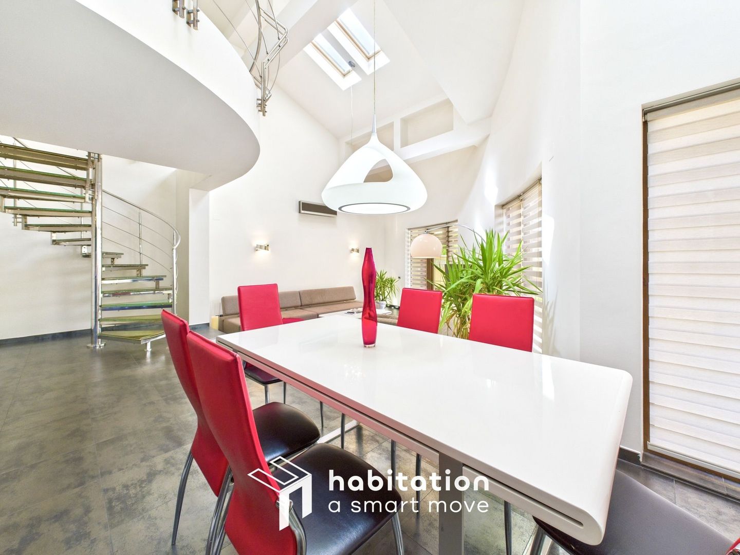 Descoperă eleganța unei case moderne– vizitează prin tur virtual - Poză 11