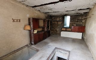 Garaj solid cu subsol mare – perfect pentru mașină sau depozitare. - Poză 13